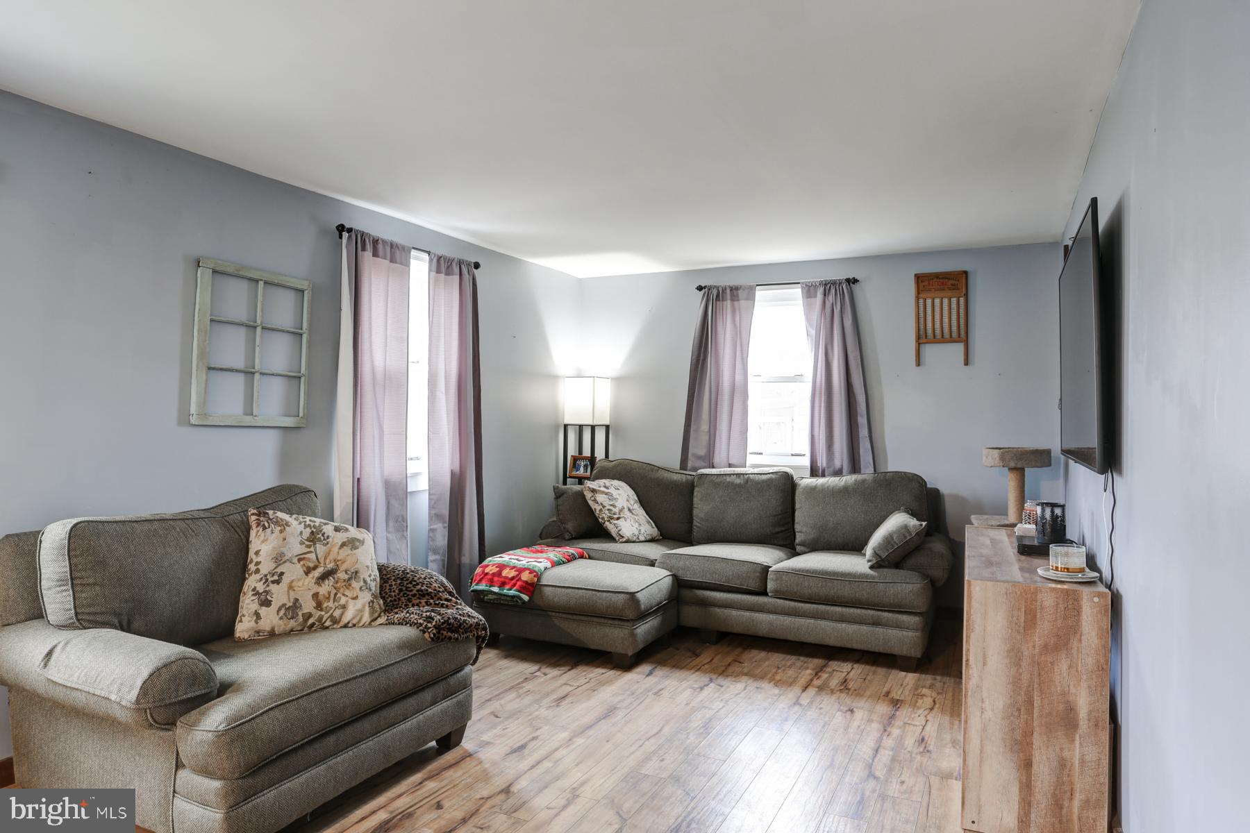 1381 Turnpike Road Elizabethtown, PA 17022 - Photo 7 of 31 Living Room