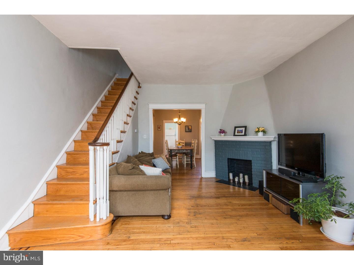 455 Vernon Road Philadelphia, PA 19119 - Photo 4 of 18 Living Room