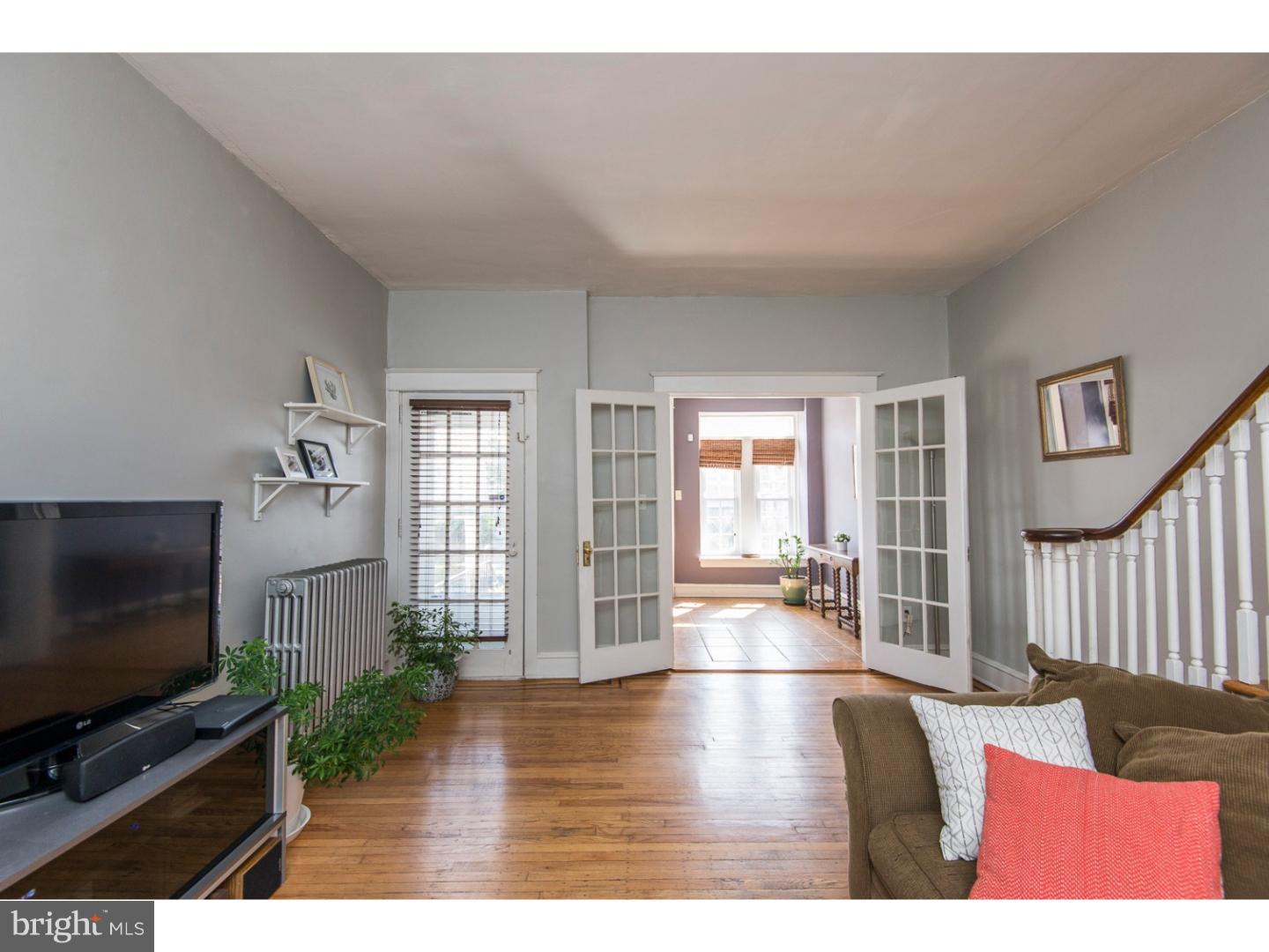 455 Vernon Road Philadelphia, PA 19119 - Photo 5 of 18 Living Room