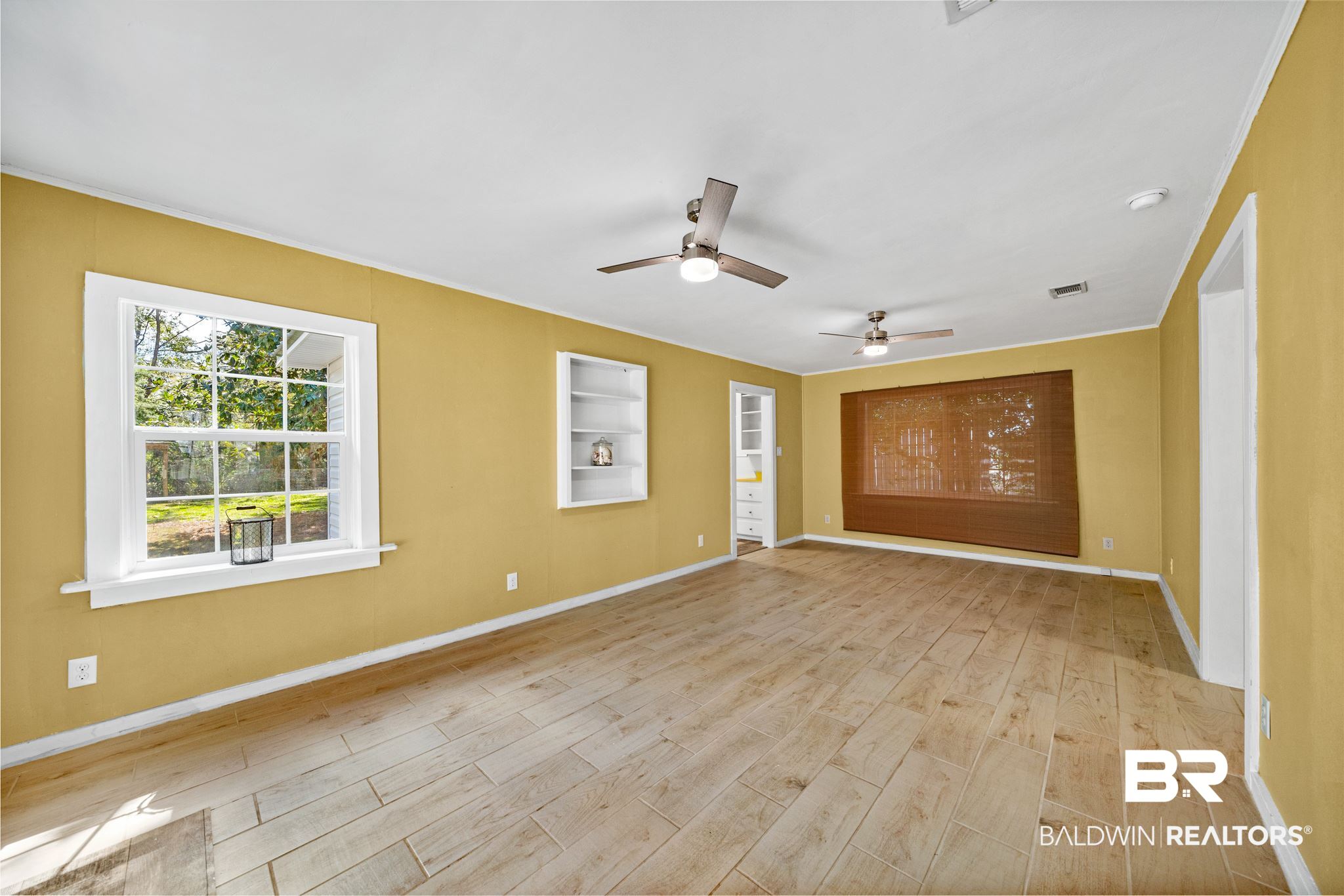 404 Grand Avenue Fairhope, AL 36532 - Photo 4 of 21 Lvg/Dng Combo