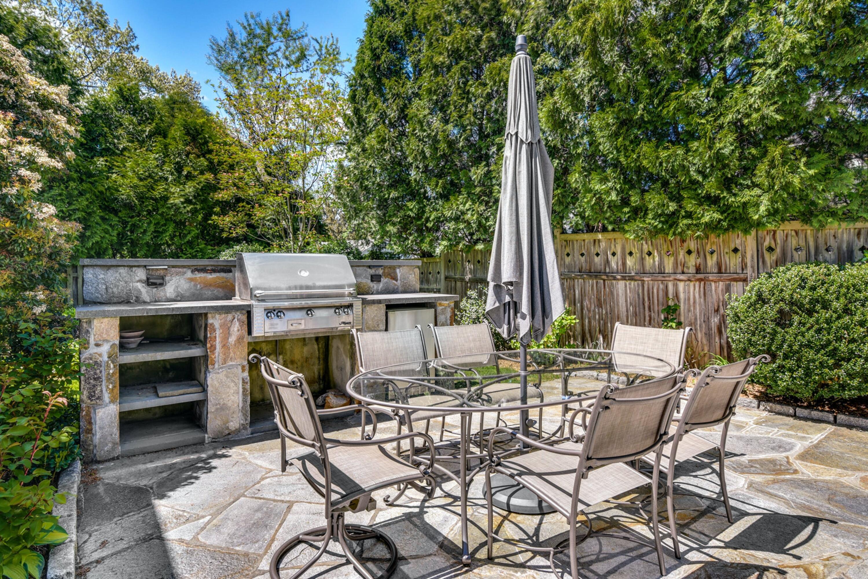9 Top Sail Road Rowayton, CT 06853 - Photo 4 of 30 a view of a patio with a table and chairs