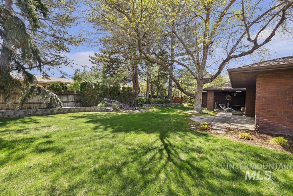 2018 Rancho Vista Drive Twin Falls, ID 83301 - Photo 44 of 50 Expansive lawn with mature trees and established landscaping