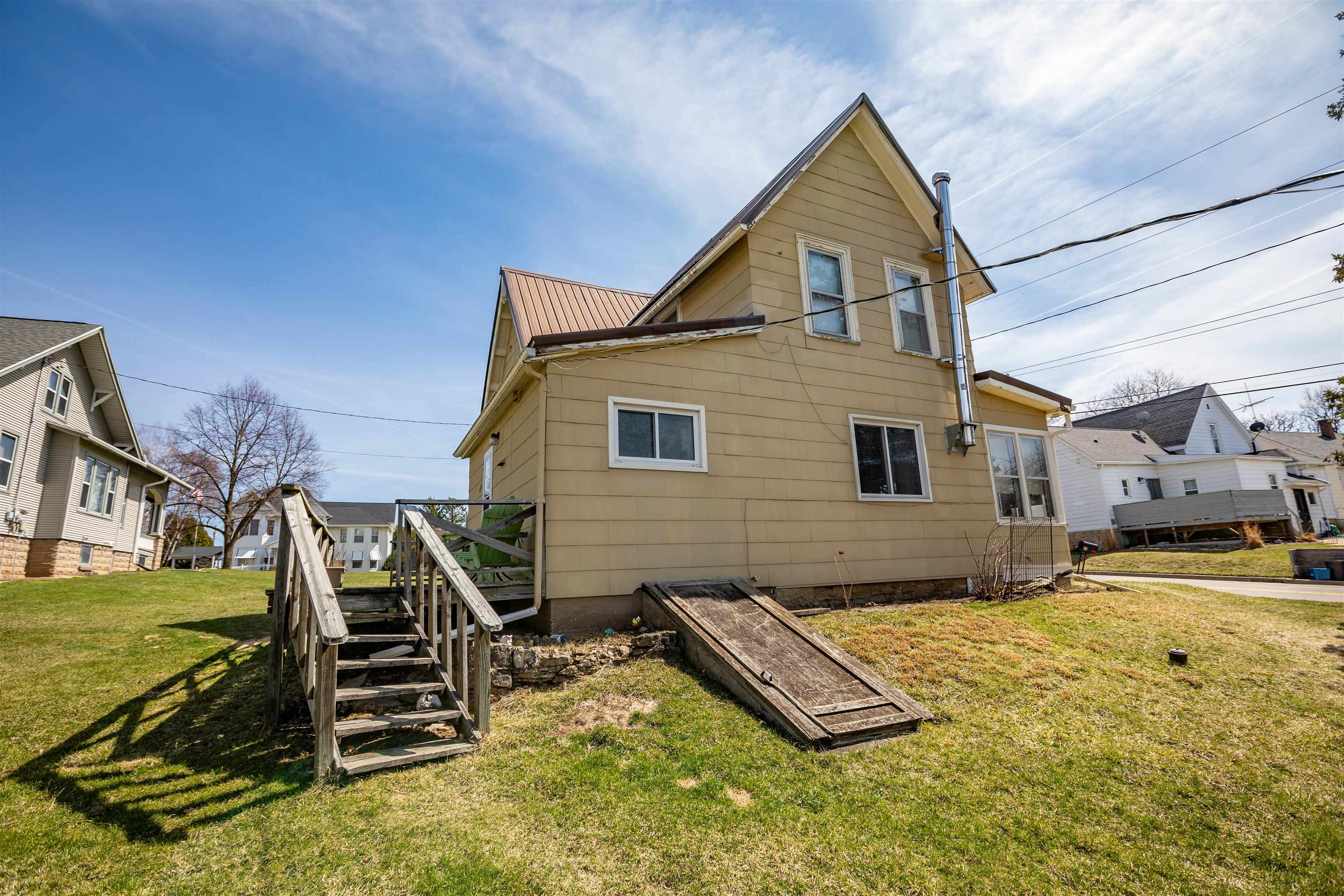 705 Fountain Street Mineral Point, WI 53565 - Photo 9 of 38