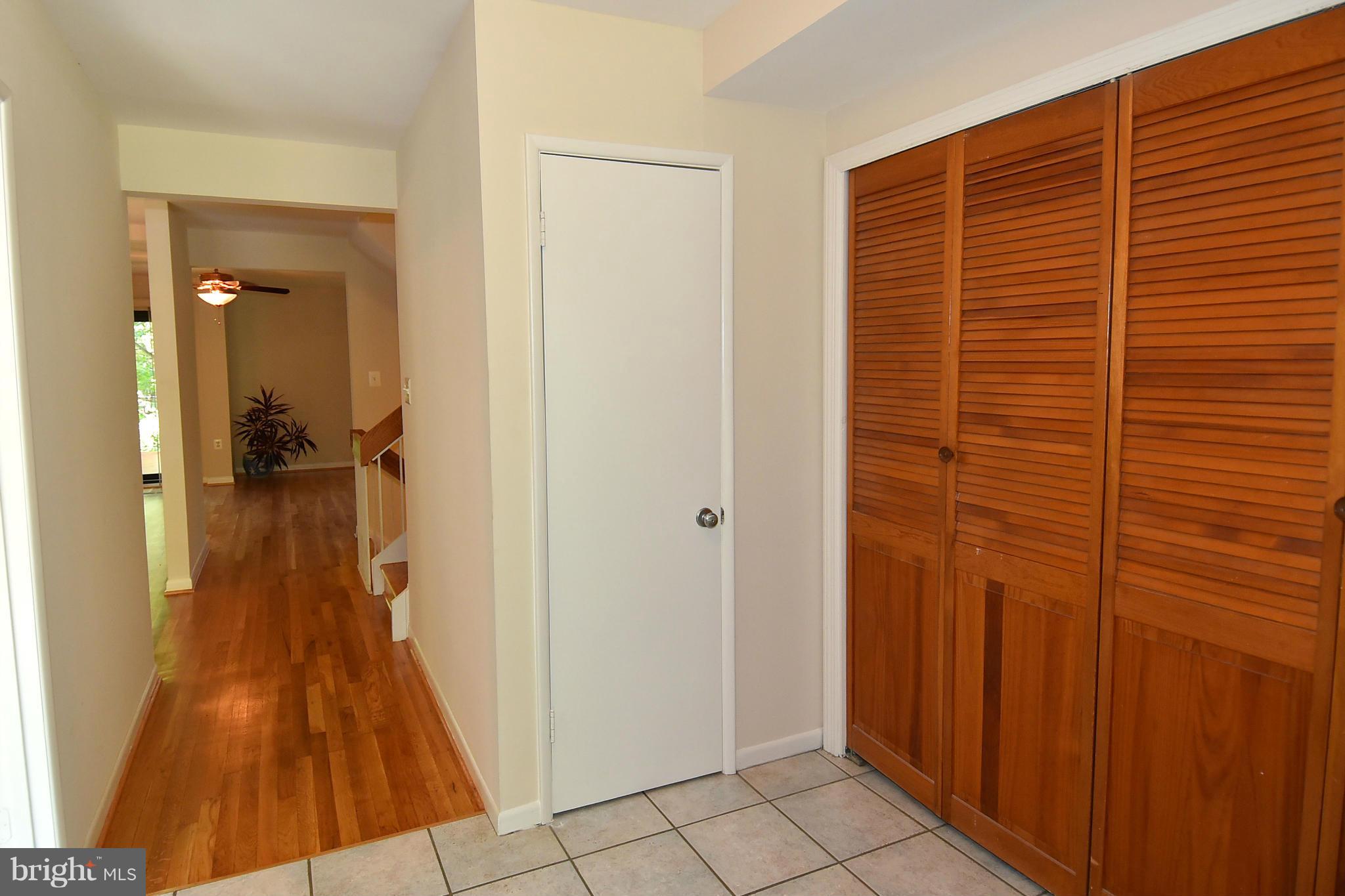 11166 Saffold Way Reston, VA 20190 - Photo 3 of 25 Interior (General)