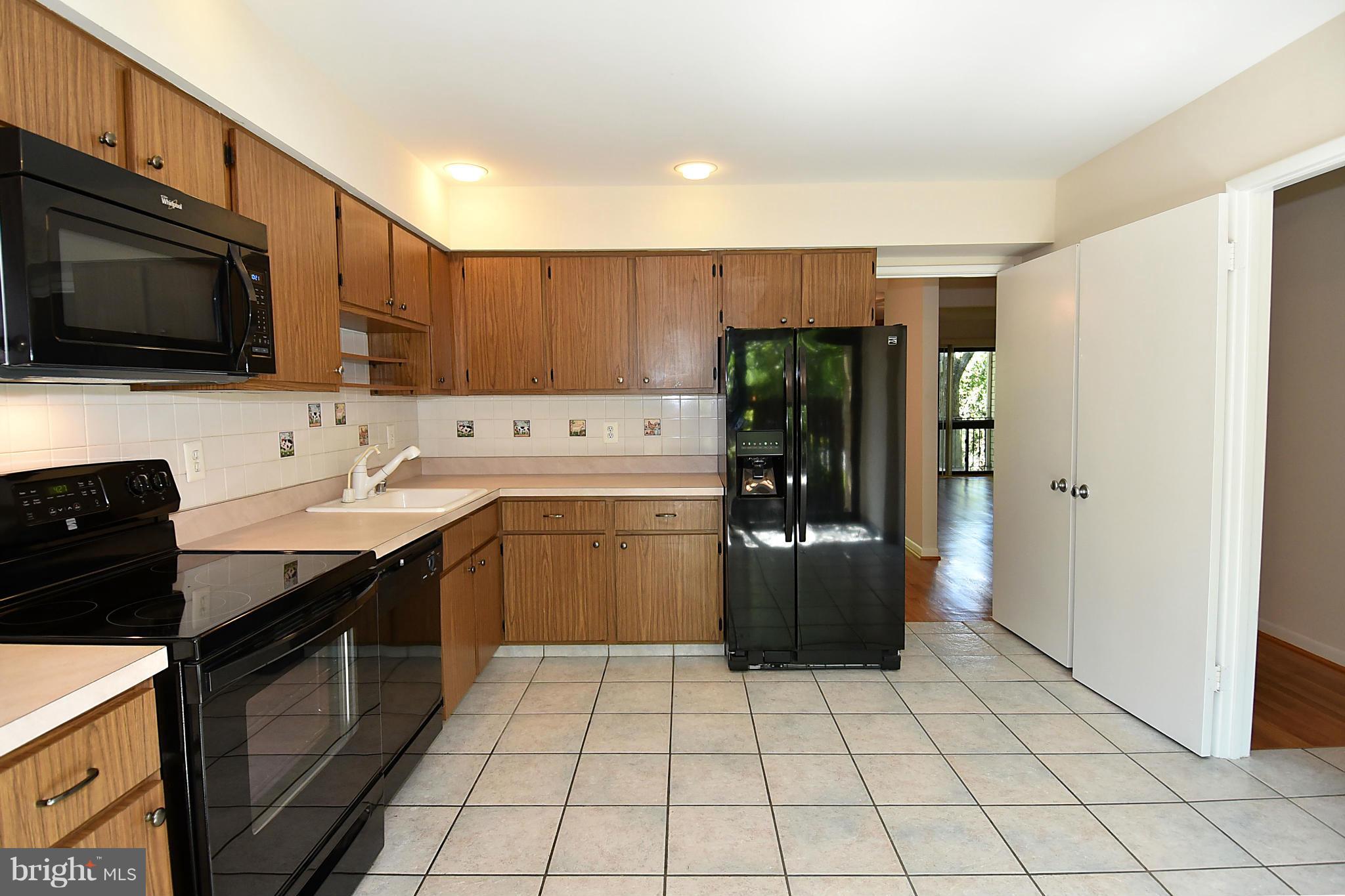 11166 Saffold Way Reston, VA 20190 - Photo 7 of 25 Kitchen