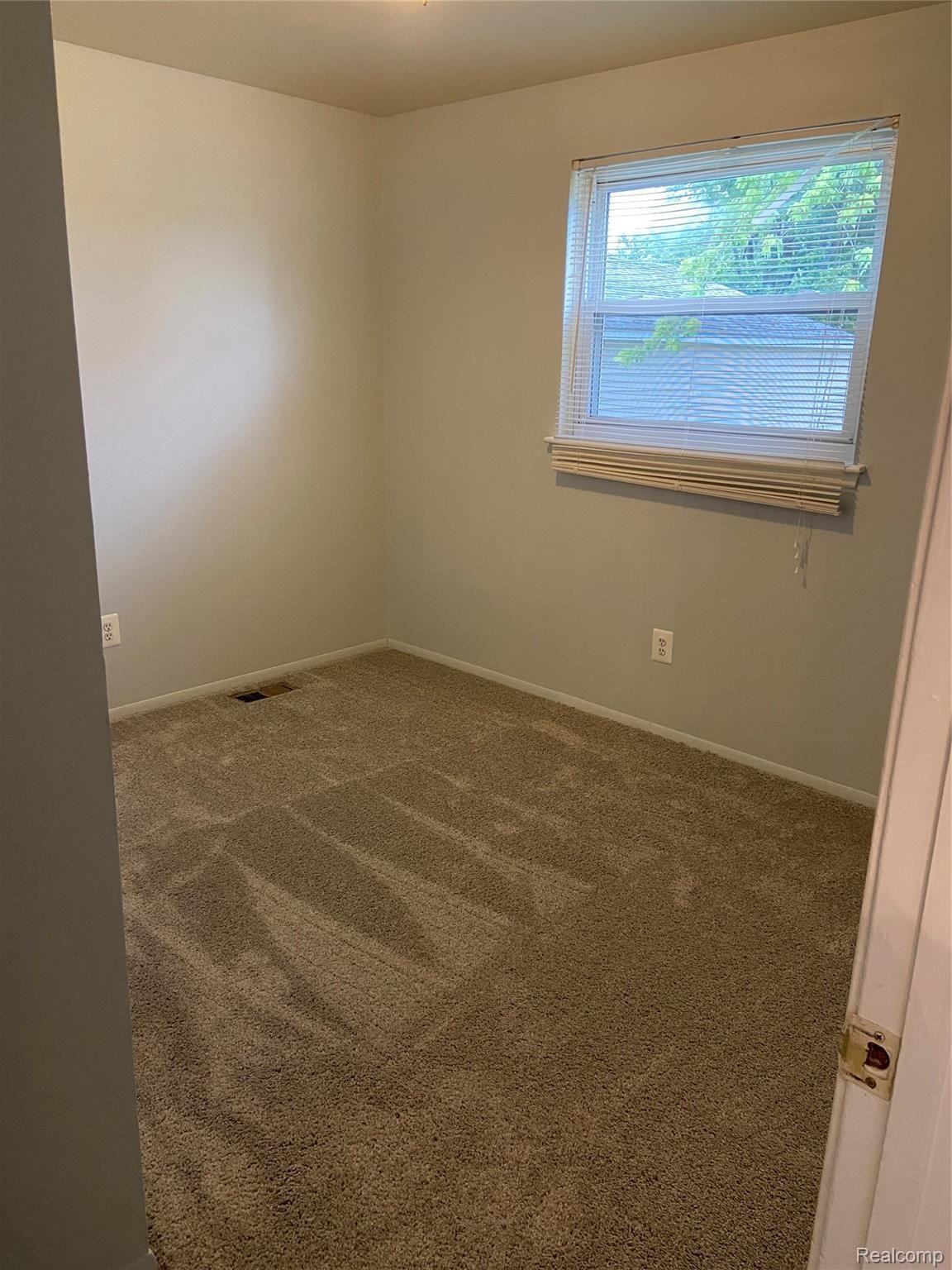 15345 Colbert Street Romulus, MI 48174 - Photo 16 of 16 IMG_1680 (1).JPG