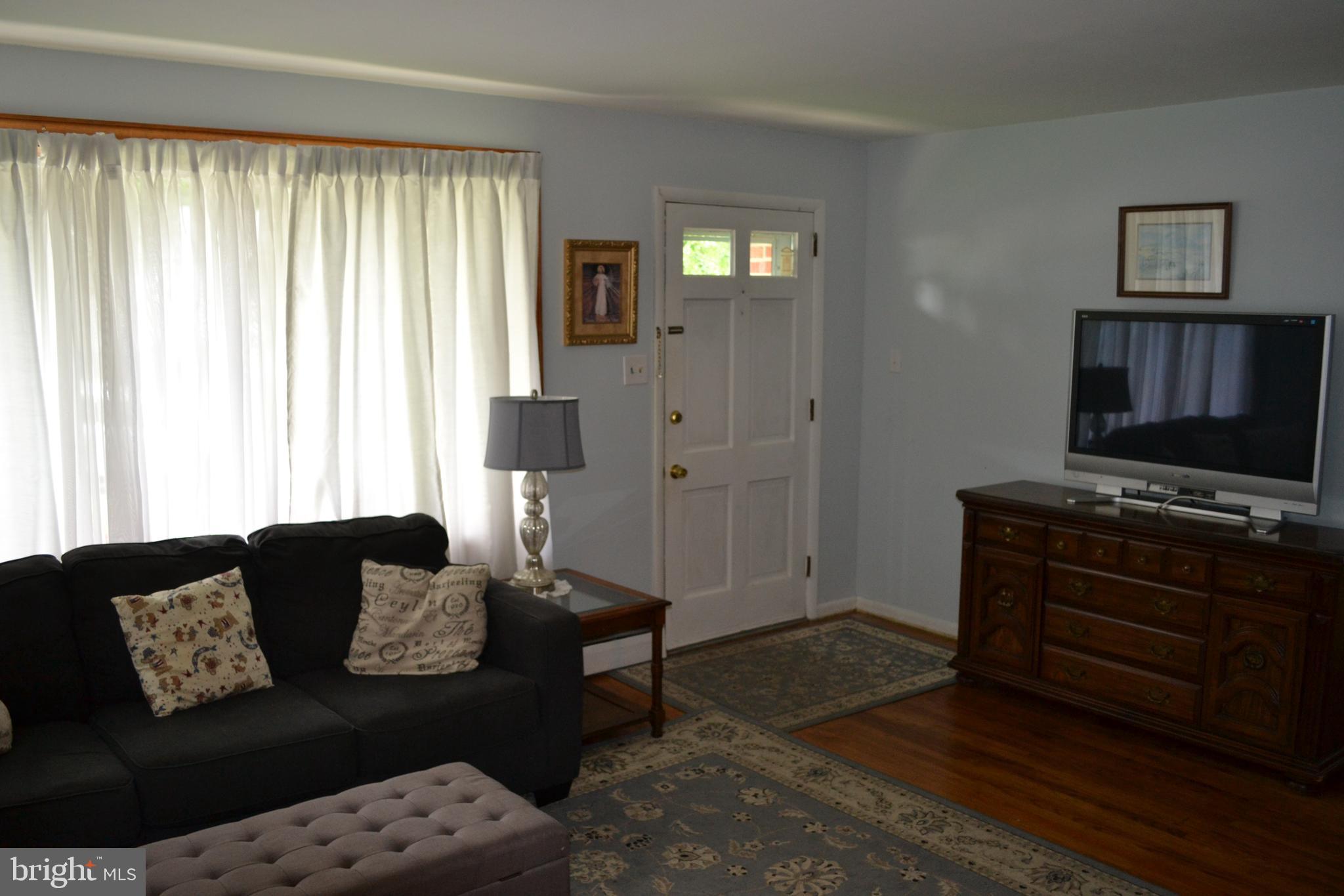 408 Hillside Road Ridley Park, PA 19078 - Photo 10 of 52 Living Room