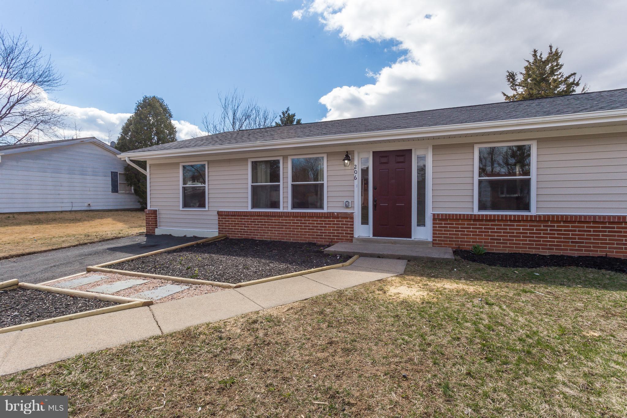 206 East Tazewell Road Sterling, VA 20164 - Photo 24 of 29 Exterior (Front)