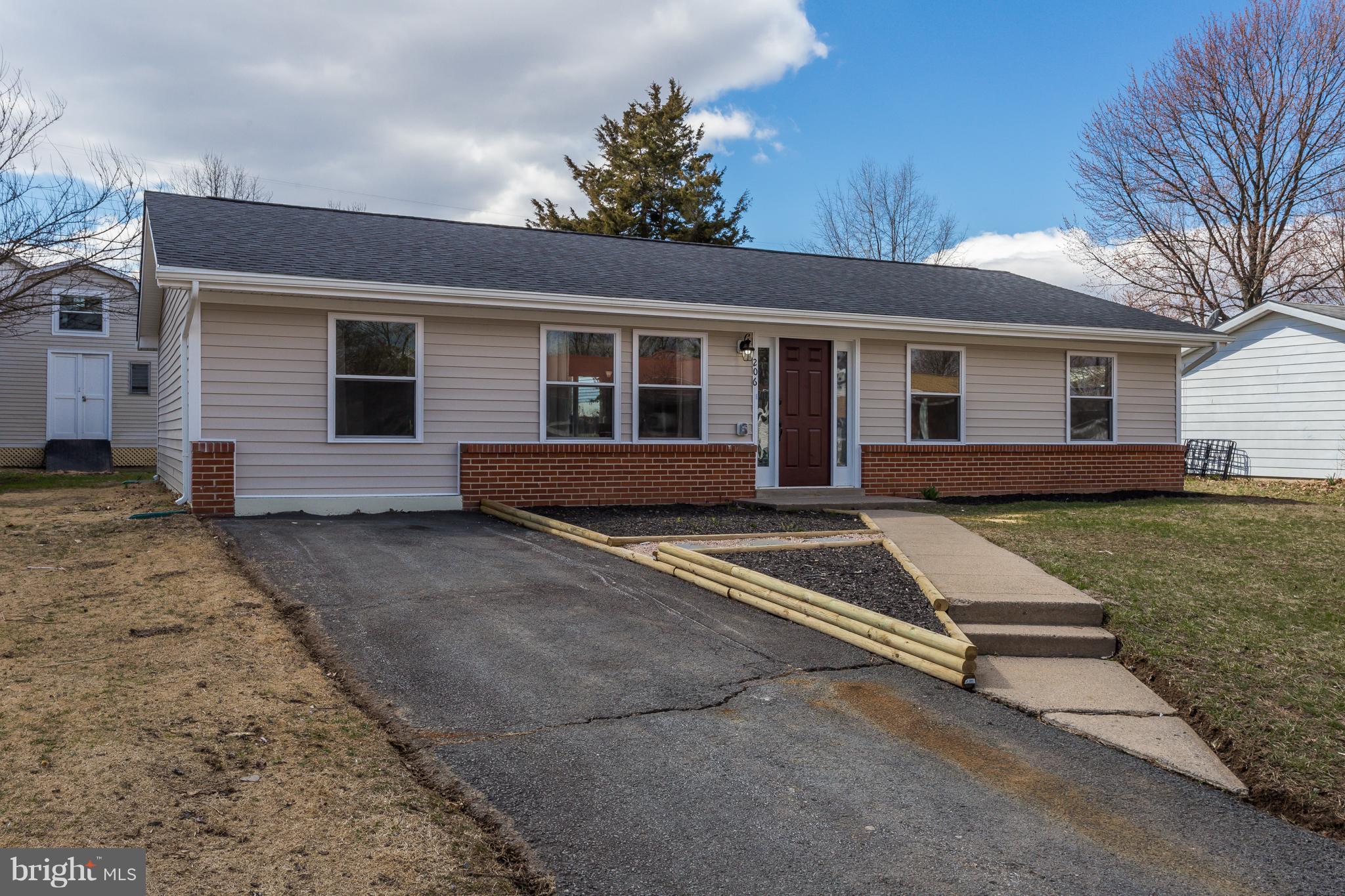 206 East Tazewell Road Sterling, VA 20164 - Photo 25 of 29 Exterior (Front)