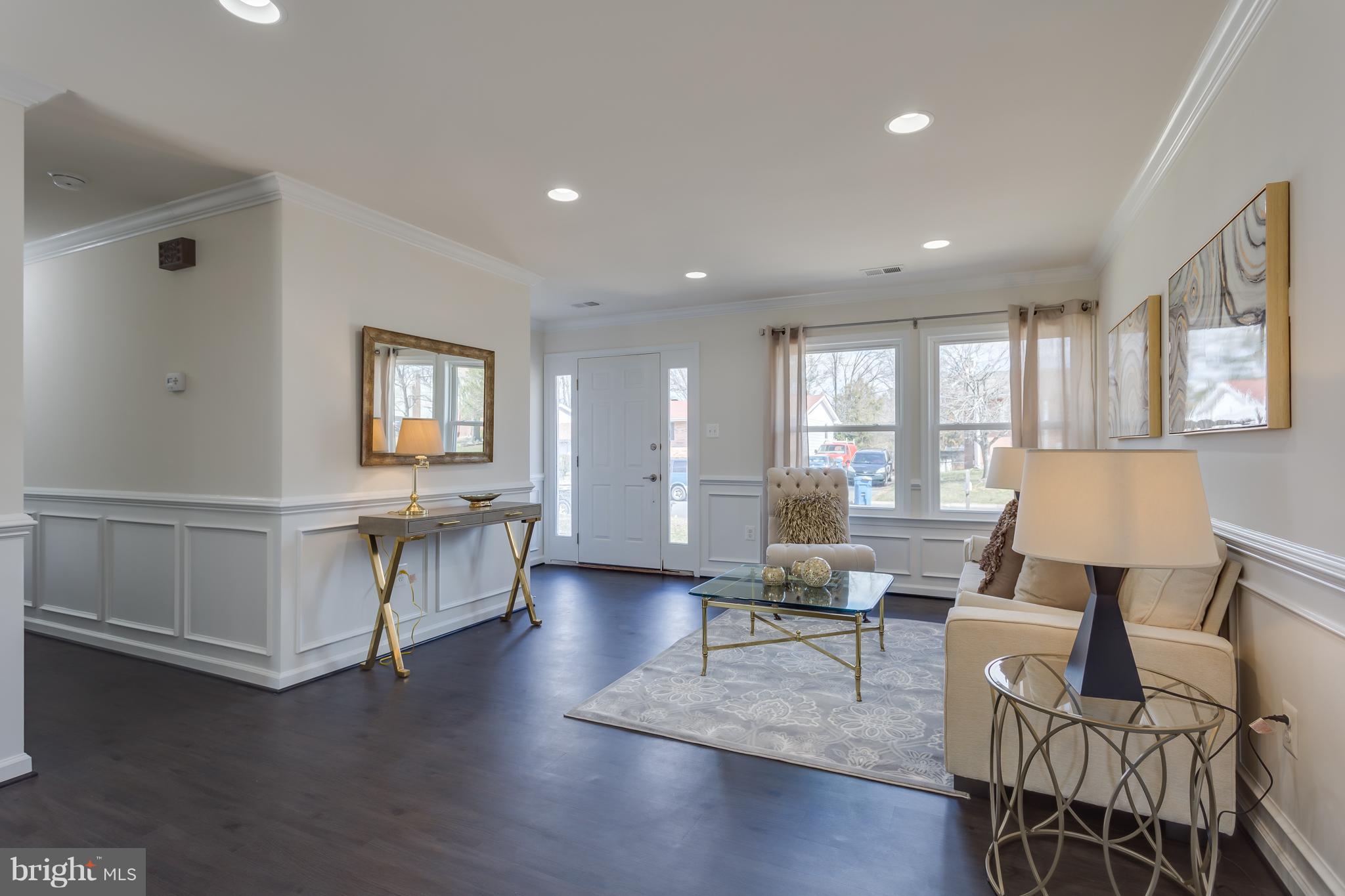 206 East Tazewell Road Sterling, VA 20164 - Photo 5 of 29 Interior (General)