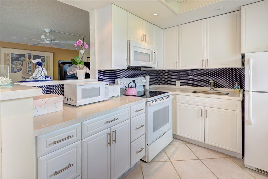 522 Fanshaw M, Unit 522 Boca Raton, FL 33434 - Photo 4 of 17 Photo 4