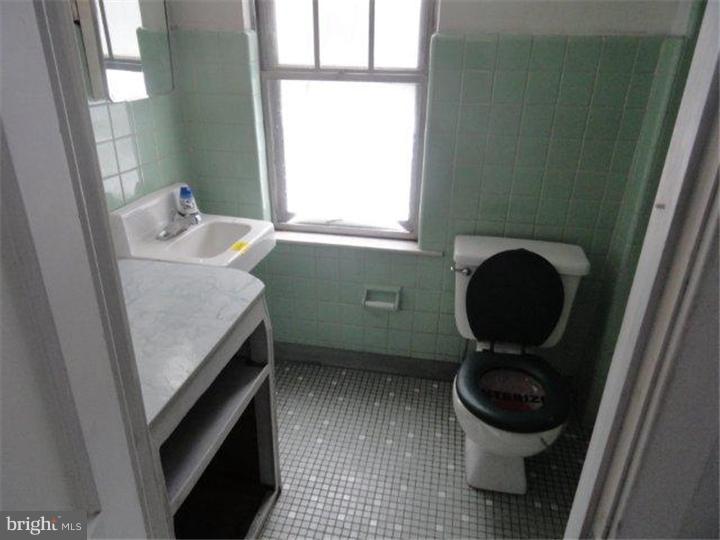 3900 Sterner Mill Road Quakertown, PA 18951 - Photo 11 of 11 Bathroom