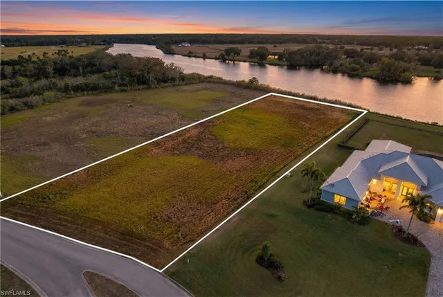 a view of a tennis court