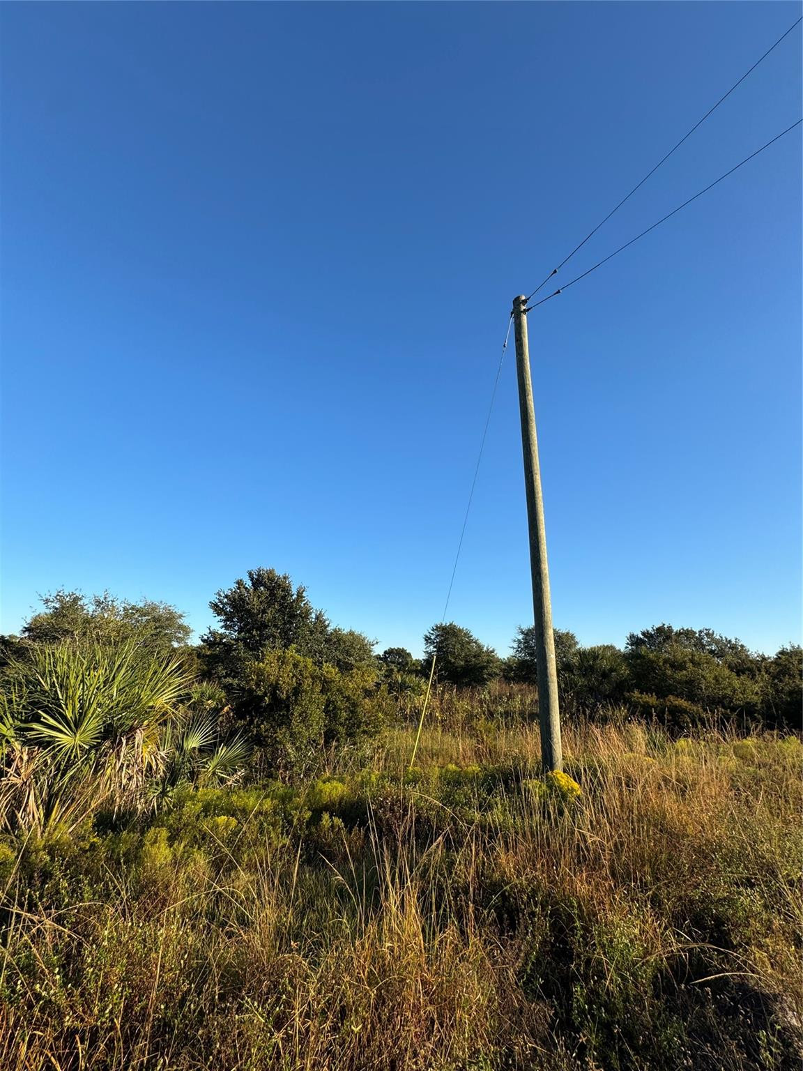 2025 Cabbage Lane Okeechobee, FL 34974 - Photo 5 of 10 a view of a ocean with a mountain in the background