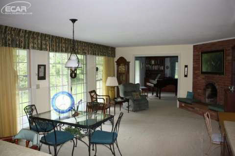 1012 East River Road Flushing, MI 48433 - Photo 7 of 18 20440679-6.JPG