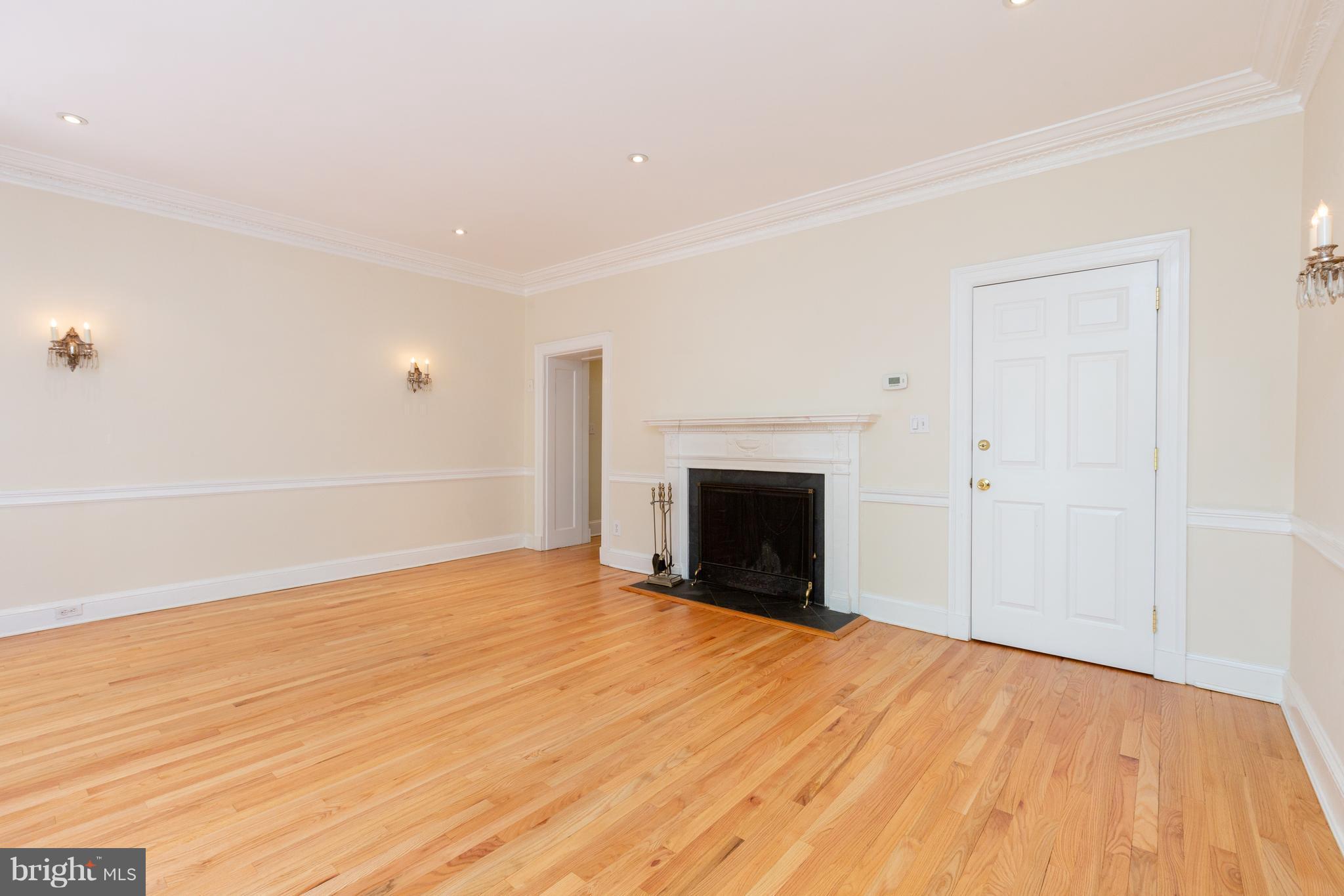 2321 Ashmead Place Northwest Washington, DC 20009 - Photo 3 of 30 Owner's Unit Living Room