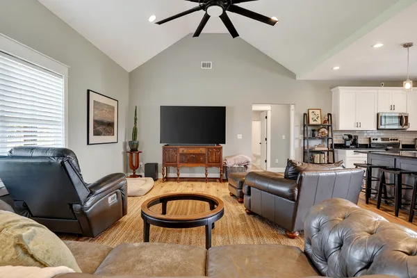 $379,900 | 132 10 Penny Road, Morrison, TN 37357
