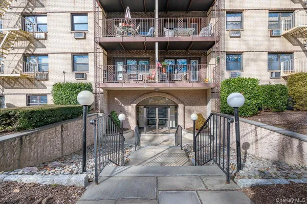 $215,000 | 2241 Palmer Avenue, Unit 2P, New Rochelle, NY 10801