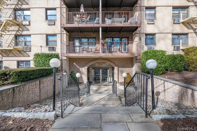 $230,000 | 2241 Palmer Avenue, Unit 2P, New Rochelle, NY 10801