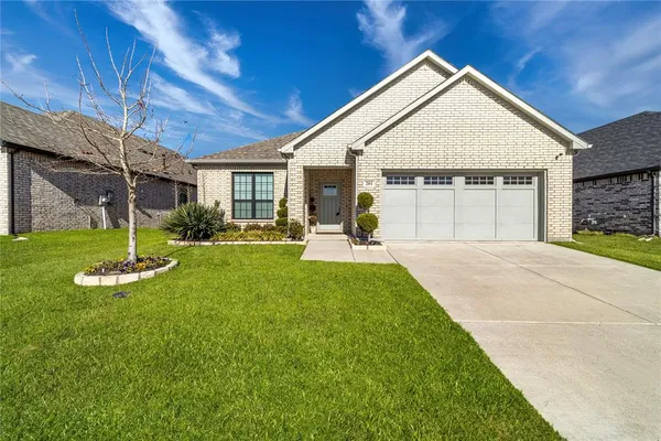 $360,000 | 201 Brookview Drive, Lavon, TX 75166