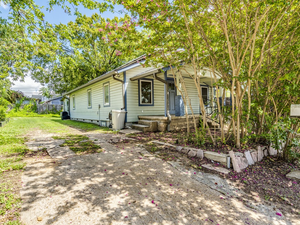 2314 Santa Rosa Street Austin, TX 78702 - Photo 24 of 27 View of front of property with crawl space