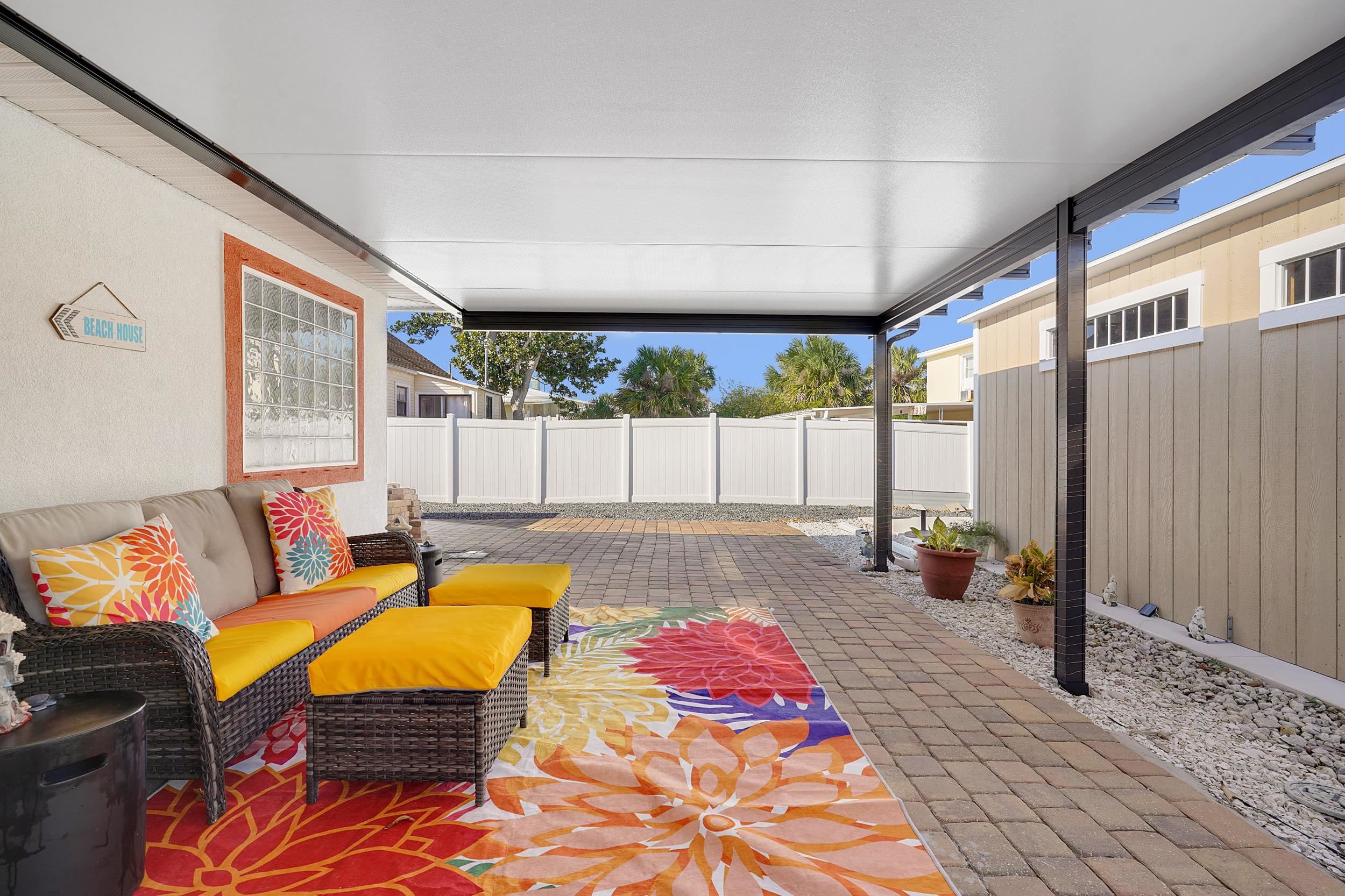 121 Harrison Road Daytona Beach, FL 32118 - Photo 38 of 48 a bedroom with furniture and a rug