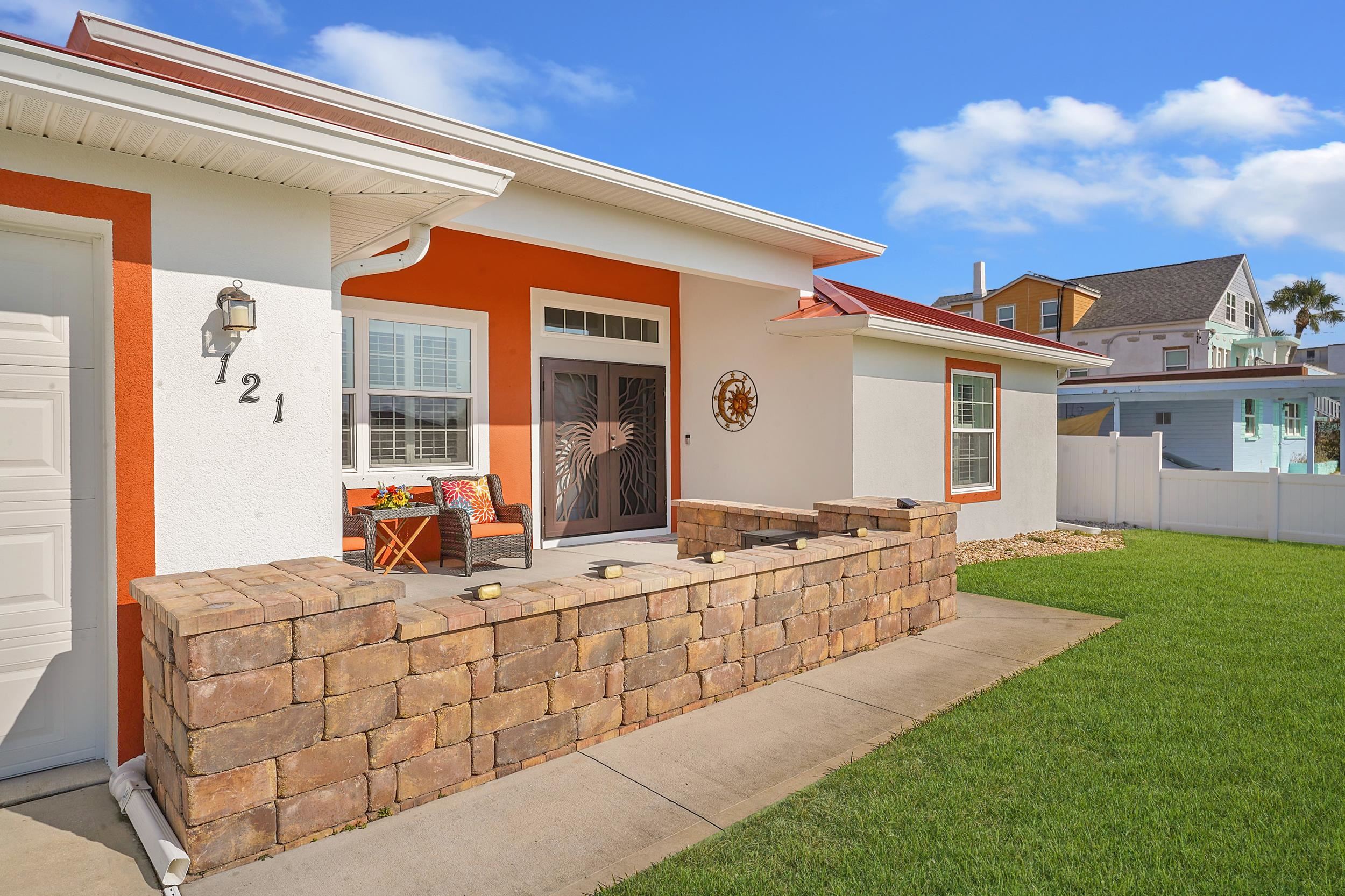 121 Harrison Road Daytona Beach, FL 32118 - Photo 4 of 48 a view of a house with backyard and porch