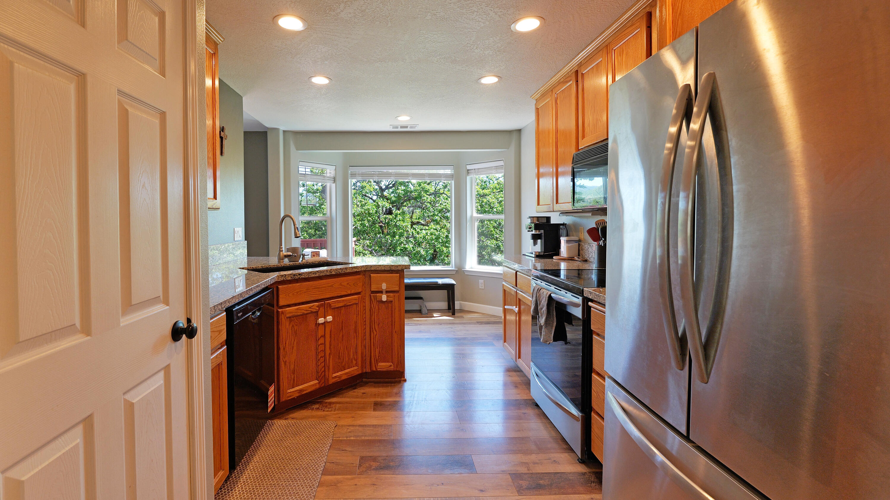 381 Pinetop Terrace Shady Cove, OR 97539 - Photo 10 of 66