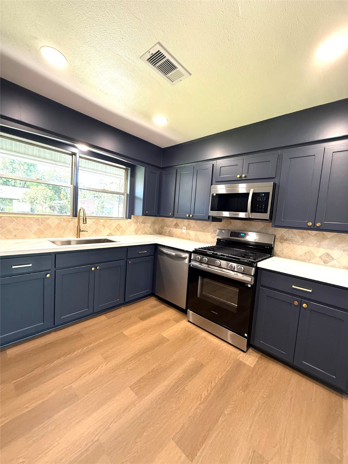 129 Chestnut Street Lake Jackson, TX 77566 - Photo 13 of 20