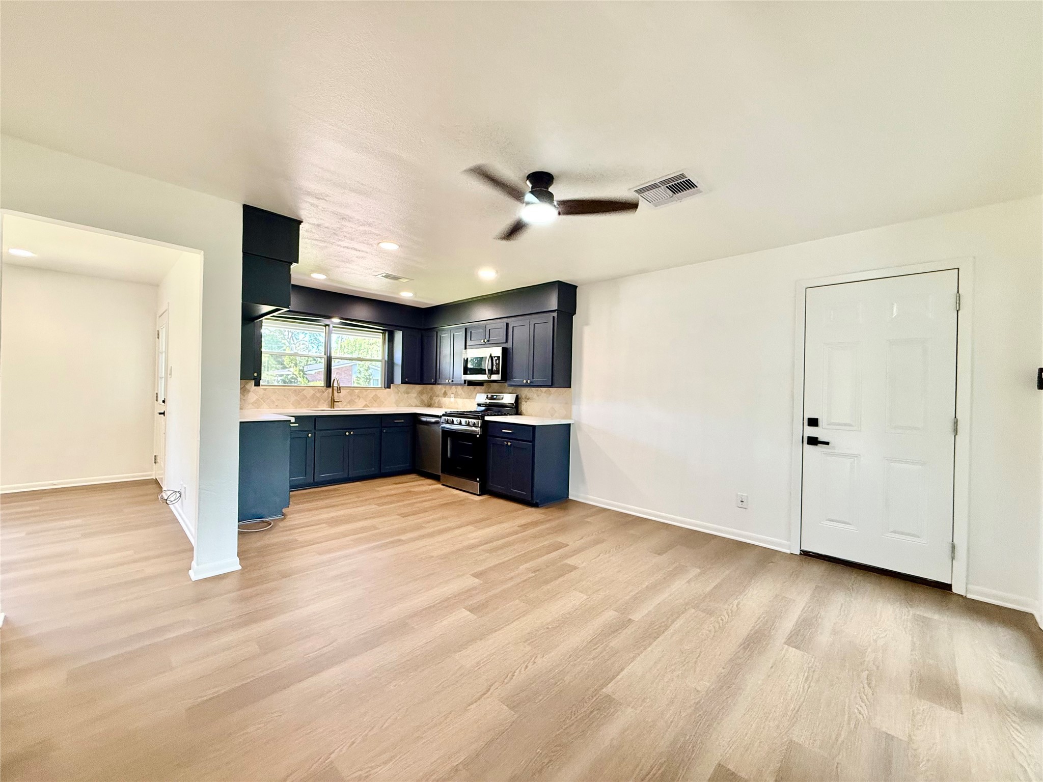 129 Chestnut Street Lake Jackson, TX 77566 - Photo 6 of 20