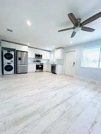 $2,500 | 206 Southeast 1st Avenue, Unit 8, Delray Beach, FL 33444