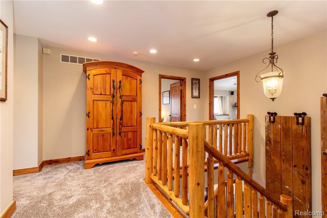 55321 9 Mile Road South Lyon, MI 48178 - Photo 20 of 44 Upper Hall