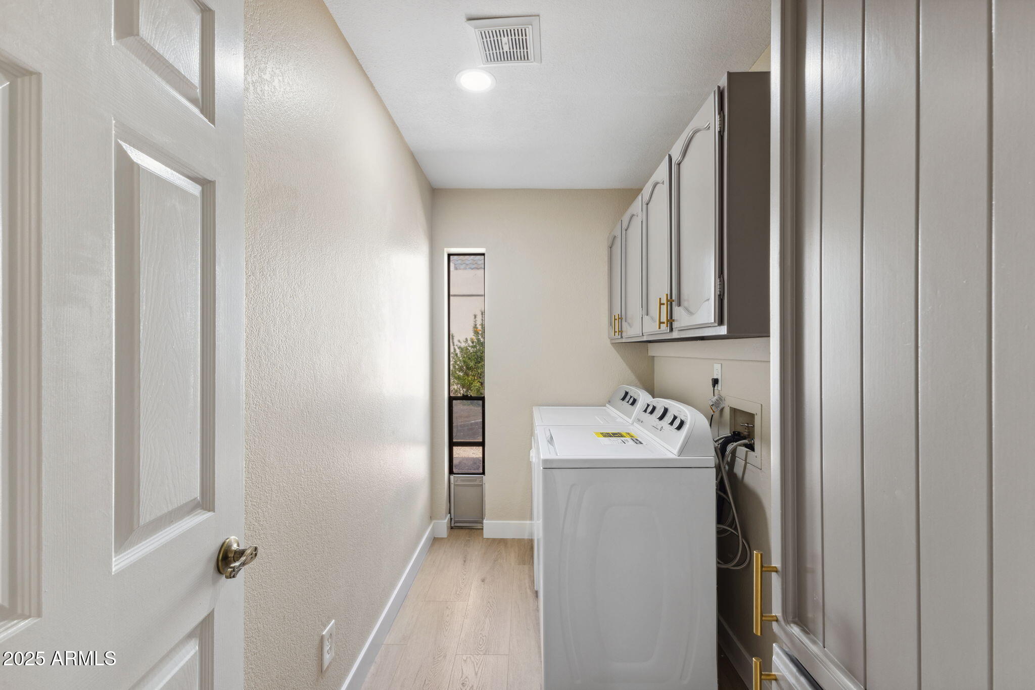 5310 North 24th Place Phoenix, AZ 85016 - Photo 26 of 35 a utility room with closet dryer and washer
