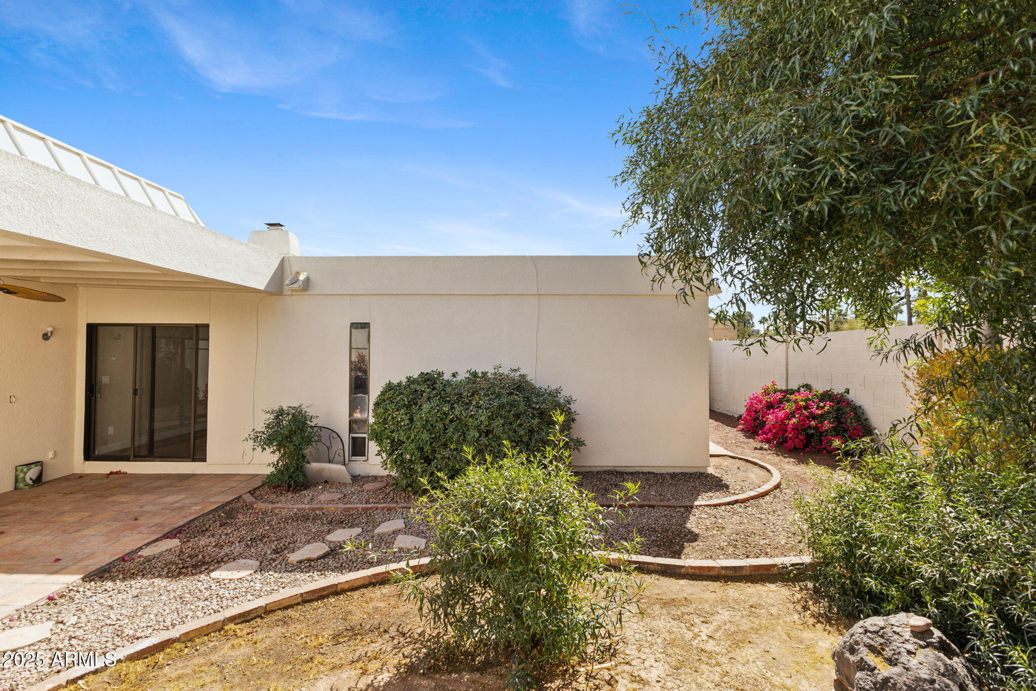 5310 North 24th Place Phoenix, AZ 85016 - Photo 32 of 35 a front view of a house