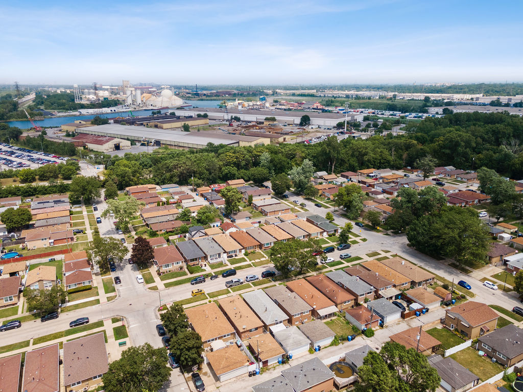 2739 East 127th Street Chicago, IL 60633 - Photo 3 of 20