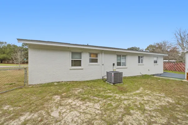 a view of a house with backyard and garden