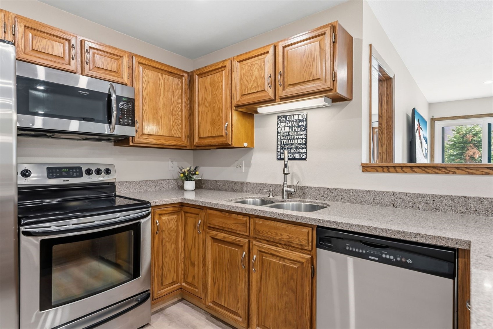 89100 Ryan Gulch Road, Unit 104 Silverthorne, CO 80498 - Photo 7 of 33 Kitchen