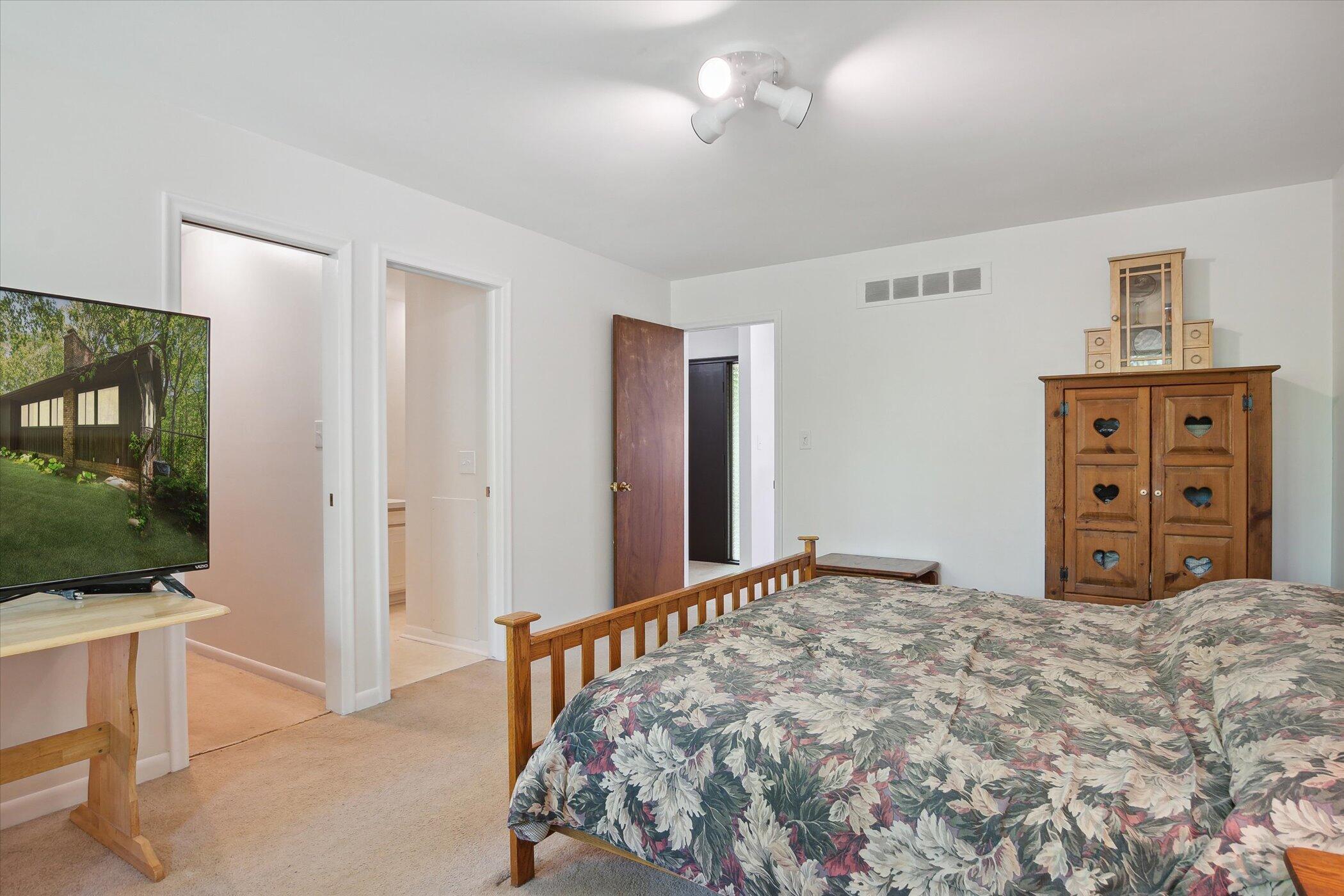 3040 East Schafer Road Howell, MI 48843 - Photo 26 of 41 34-3040-E-Schafer-Rd-WindowStill-04