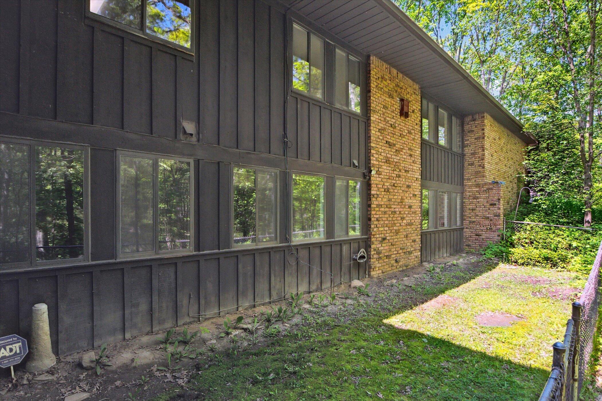 3040 East Schafer Road Howell, MI 48843 - Photo 31 of 41 55-3040-E-Schafer-Rd-WindowStill-53