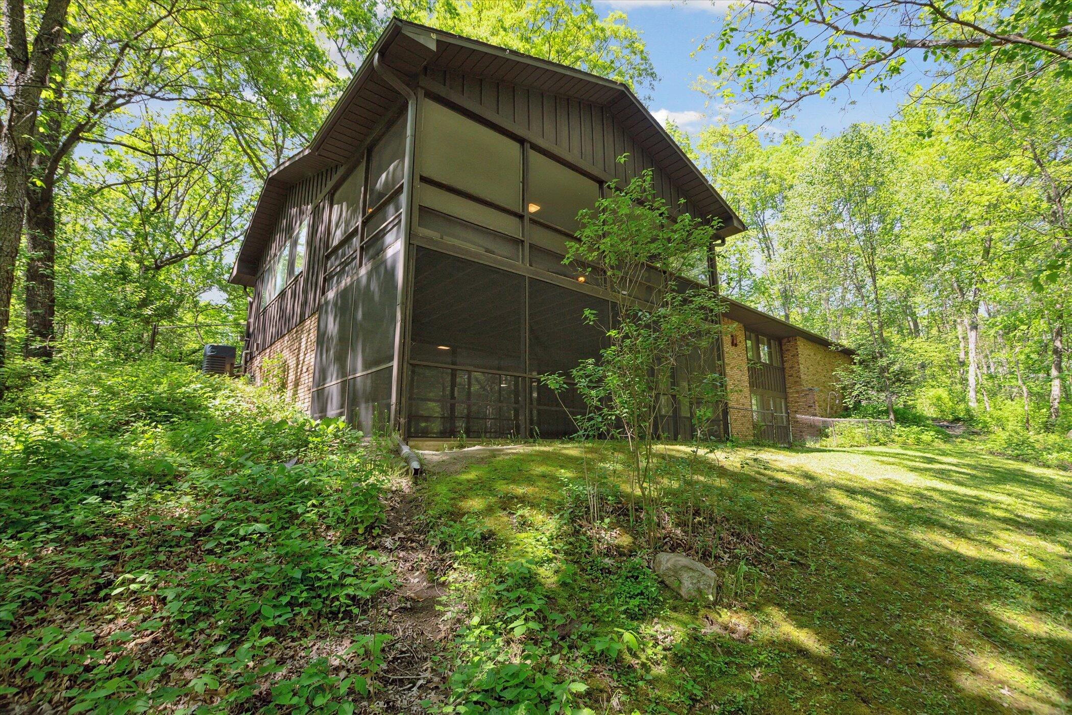 3040 East Schafer Road Howell, MI 48843 - Photo 32 of 41 54-3040-E-Schafer-Rd-WindowStill-52