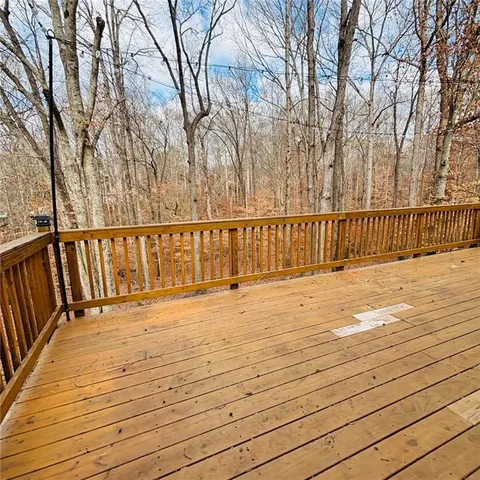 a view of yard with trees