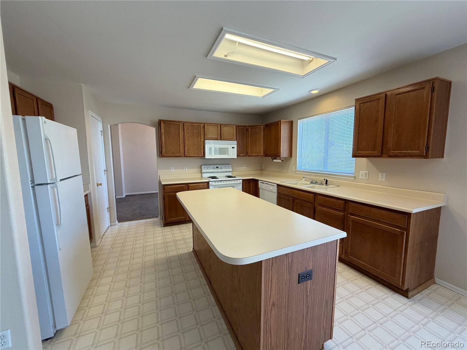 3210 South Biscay Way Aurora, CO 80013 - Photo 2 of 27