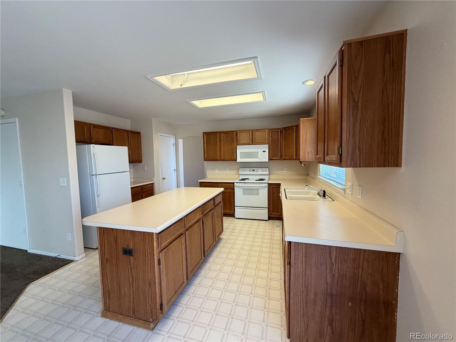 3210 South Biscay Way Aurora, CO 80013 - Photo 4 of 27