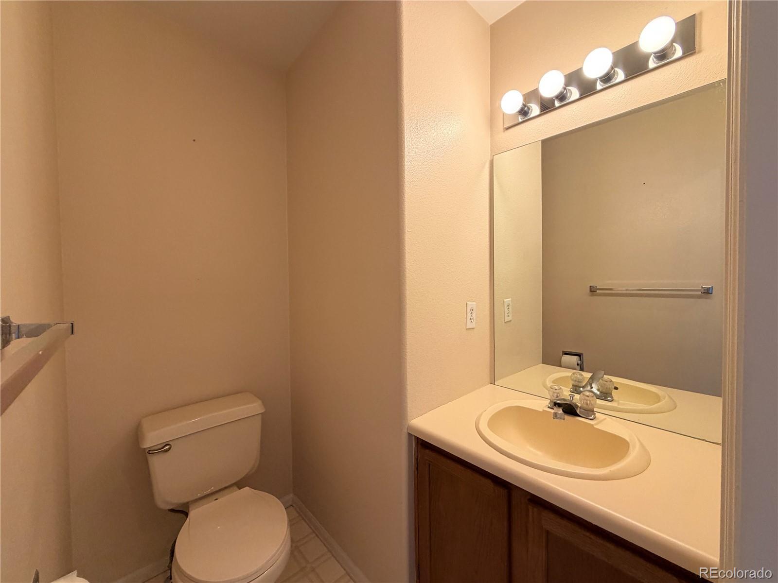 3210 South Biscay Way Aurora, CO 80013 - Photo 8 of 27