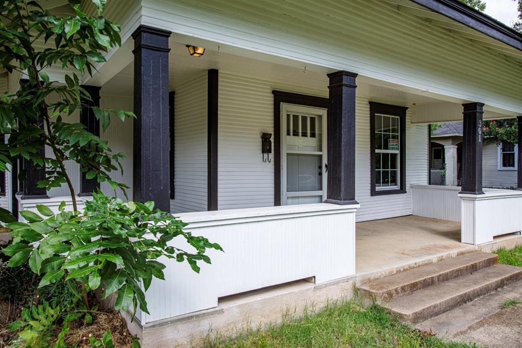 301 Madison Street Cleburne, TX 76033 - Photo 2 of 30