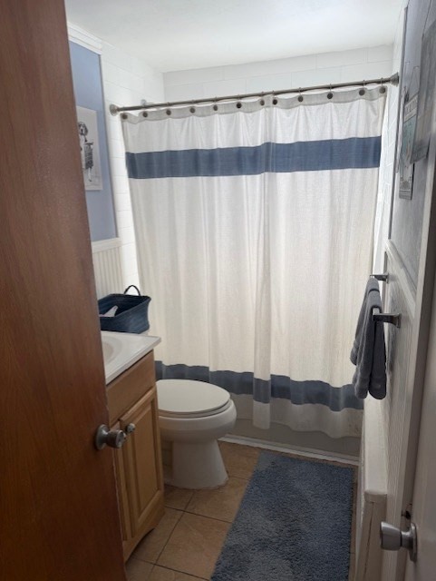 40 Brookline Avenue Hull, MA 02045 - Photo 11 of 24 a bathroom with a sink toilet and shower