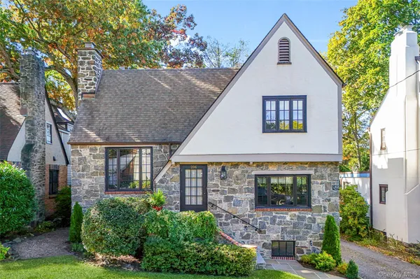 $1,049,000 | 206 Knollwood Avenue, Mamaroneck, NY 10543