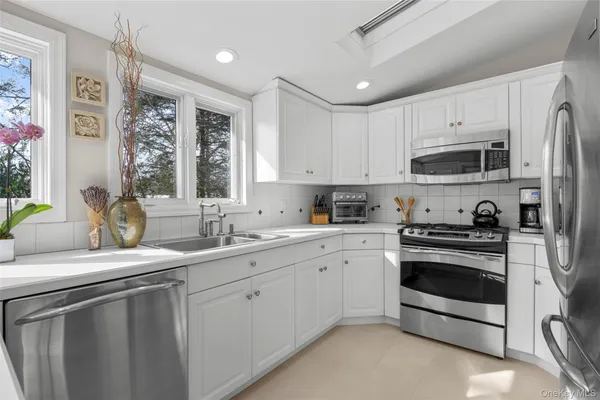 $1,049,000 | 206 Knollwood Avenue, Mamaroneck, NY 10543