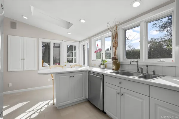 $1,049,000 | 206 Knollwood Avenue, Mamaroneck, NY 10543