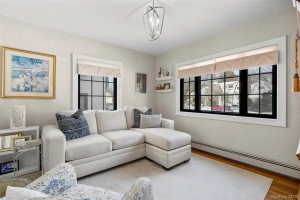 $1,049,000 | 206 Knollwood Avenue, Mamaroneck, NY 10543
